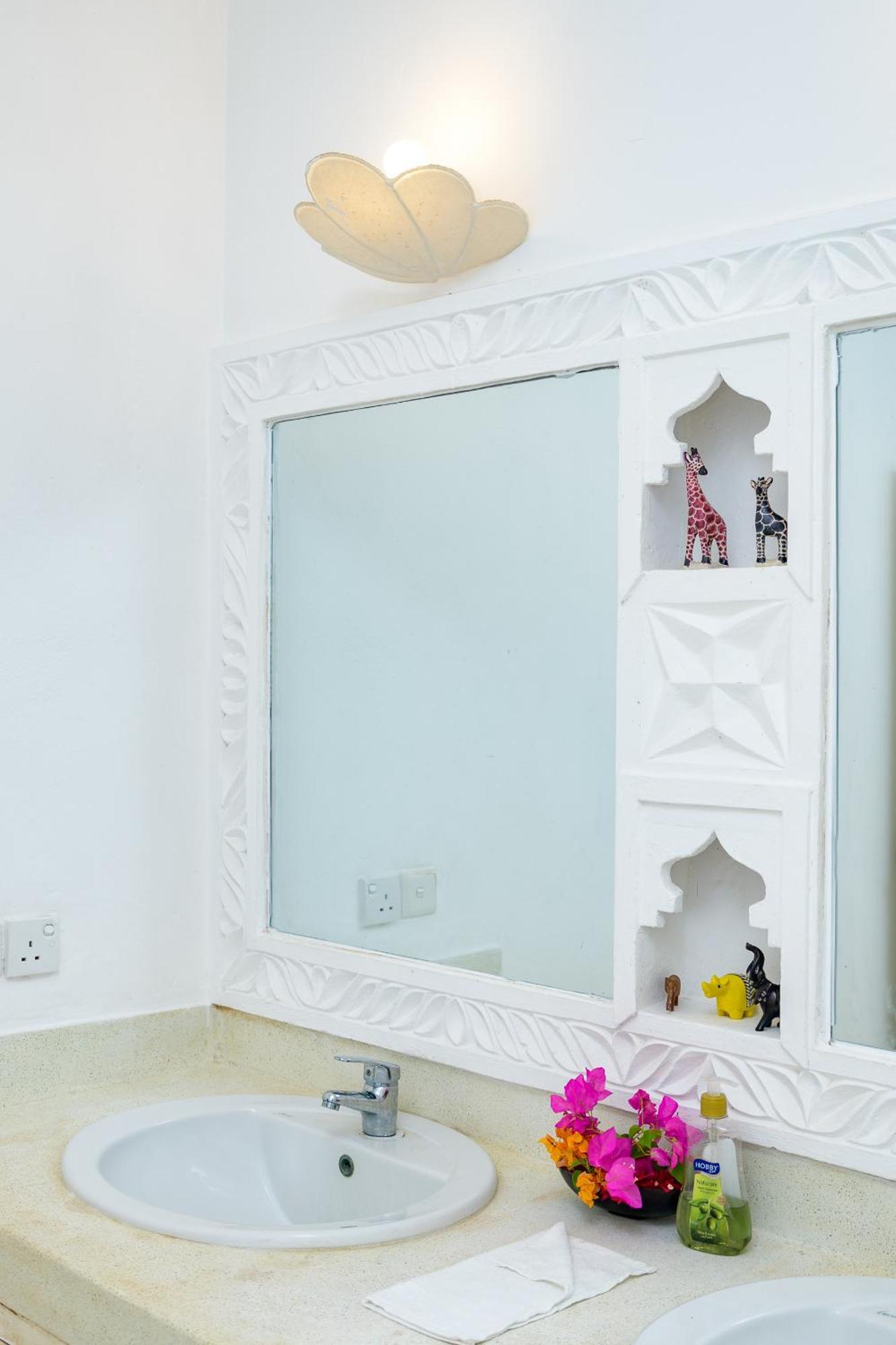 Minimi Couzy Casaurina Villa Malindi