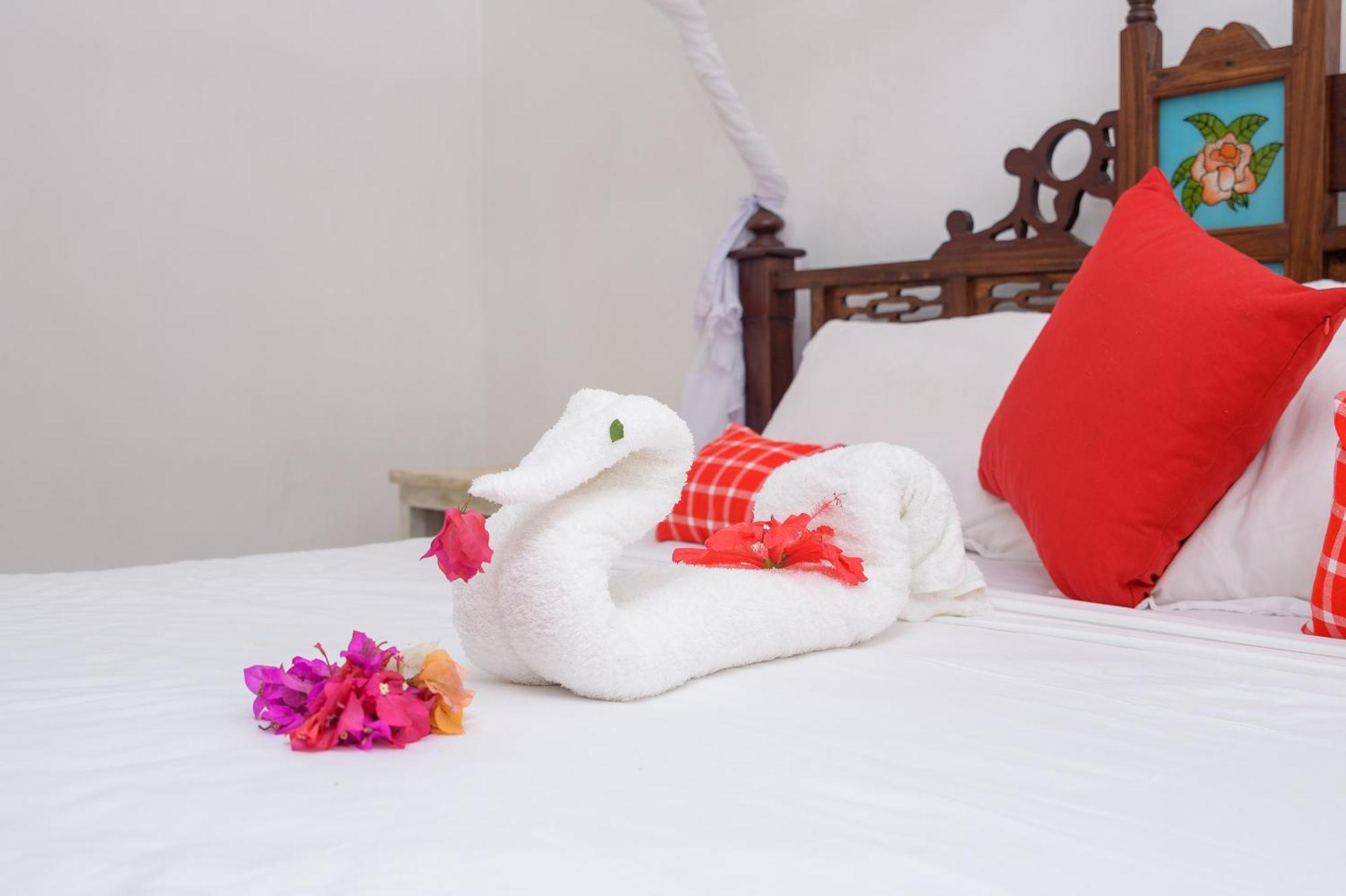 Minimi Couzy Casaurina Villa Malindi